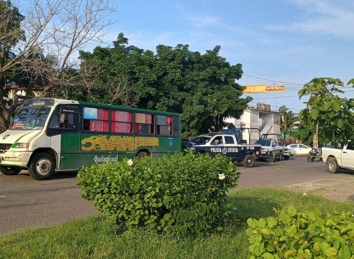 Ejecutan a pasajero de camión urbano en plena avenida UV de Coatzacoalcos l VIDEO