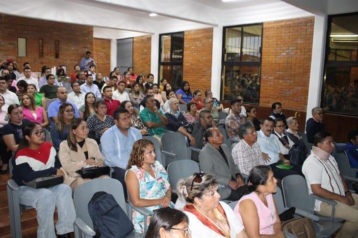 Magistrado realiza conferencia para universitarios sobre reforma judicial en Misantla 