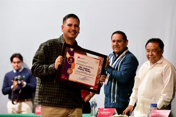 Entregan los premios CEAPP 2024 a los mejores del periodismo en Veracruz