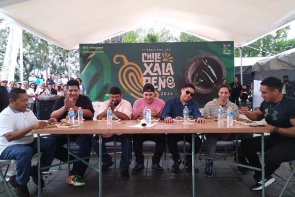 ¡Para llenarse! Realizan concurso de Comelones de Chiles Xalapeños (+Video)