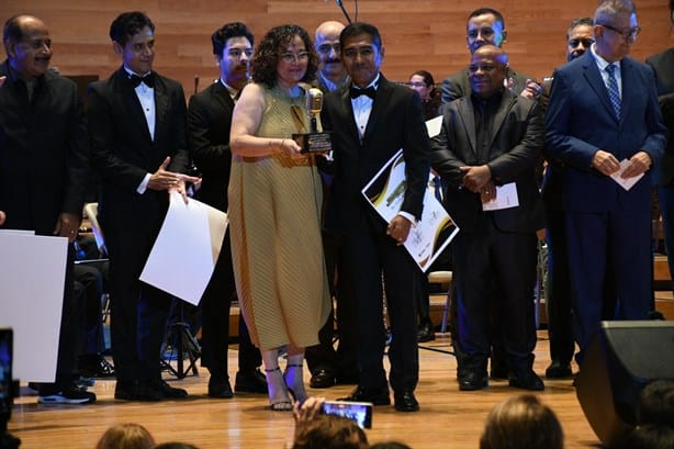 Ana Cirré en la premiación de los ganadores del Primer Concurso Veracruzano del Bolero