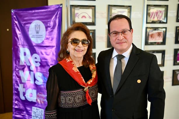 Doctora Luz María del Castillo Reynoso recibe reconocimiento por sus 38 años de trayectoria profesional