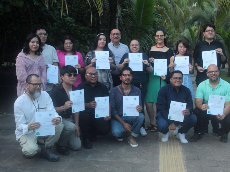 Alumnos de la Universidad Veracruzana comparten trabajos en el Corredor Artístico Universitario