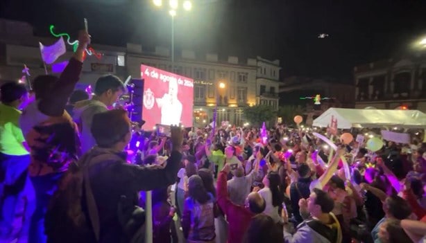 Con carrera y tendedero, dicen "hasta siempre" a AMLO en Xalapa (+Video)