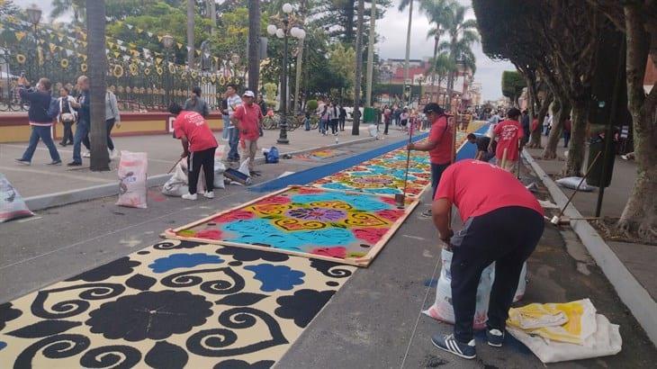 Comienzan a colocar tapetes de aserrín por fiesta de San Miguel Arcángel en Orizaba