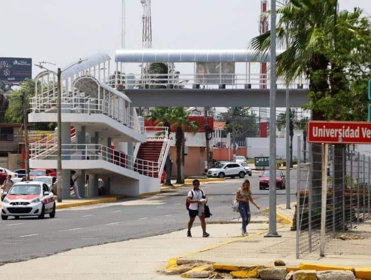 Joven de 25 años intenta acabar con su vida; quiso arrojarse del puente de la UV en Coatzacoalcos