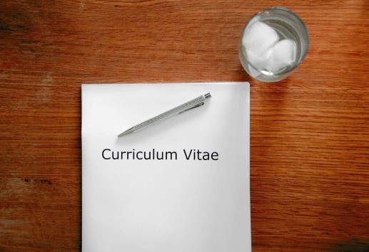 ¿Buscas tu primer empleo? Sigue estas recomendaciones para hacer tu CV exitoso