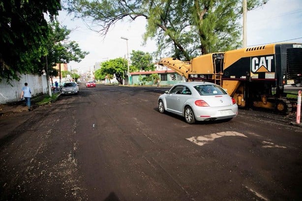 Más de 2 mil personas serán beneficiadas con la pavimentación de esta calle en Boca del Río: alcalde