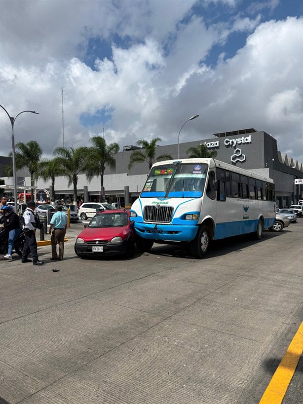 Cuatro accidentes viales en Xalapa; autobuses involucrados