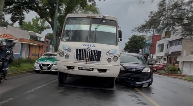 Cuatro accidentes viales en Xalapa; autobuses involucrados