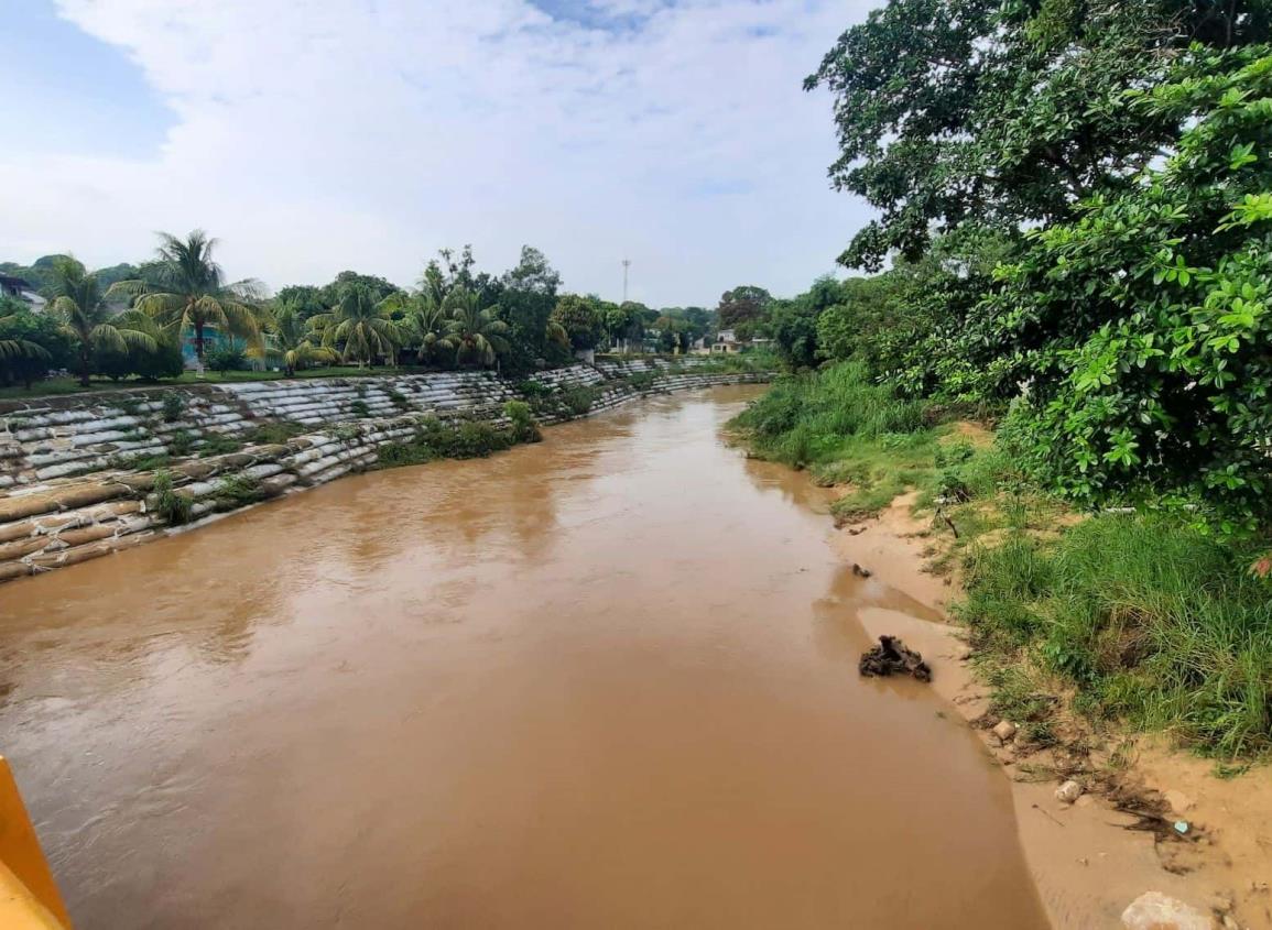 Protección Civil emite alerta a la población de Agua Dulce por temporada de lluvias