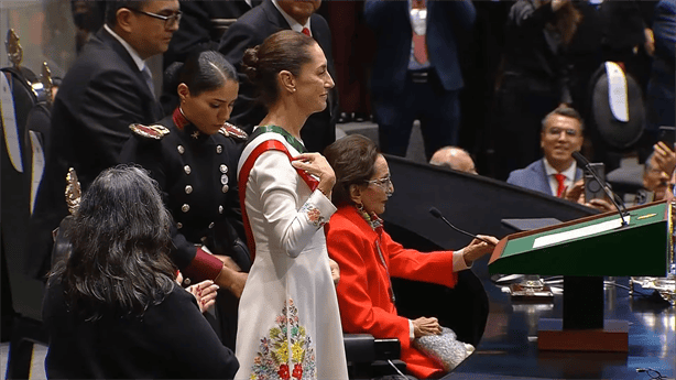 Claudia Sheinbaum recibe la banda presidencial y se convierte en la primera presidenta de México; ¡histórico! VIDEO