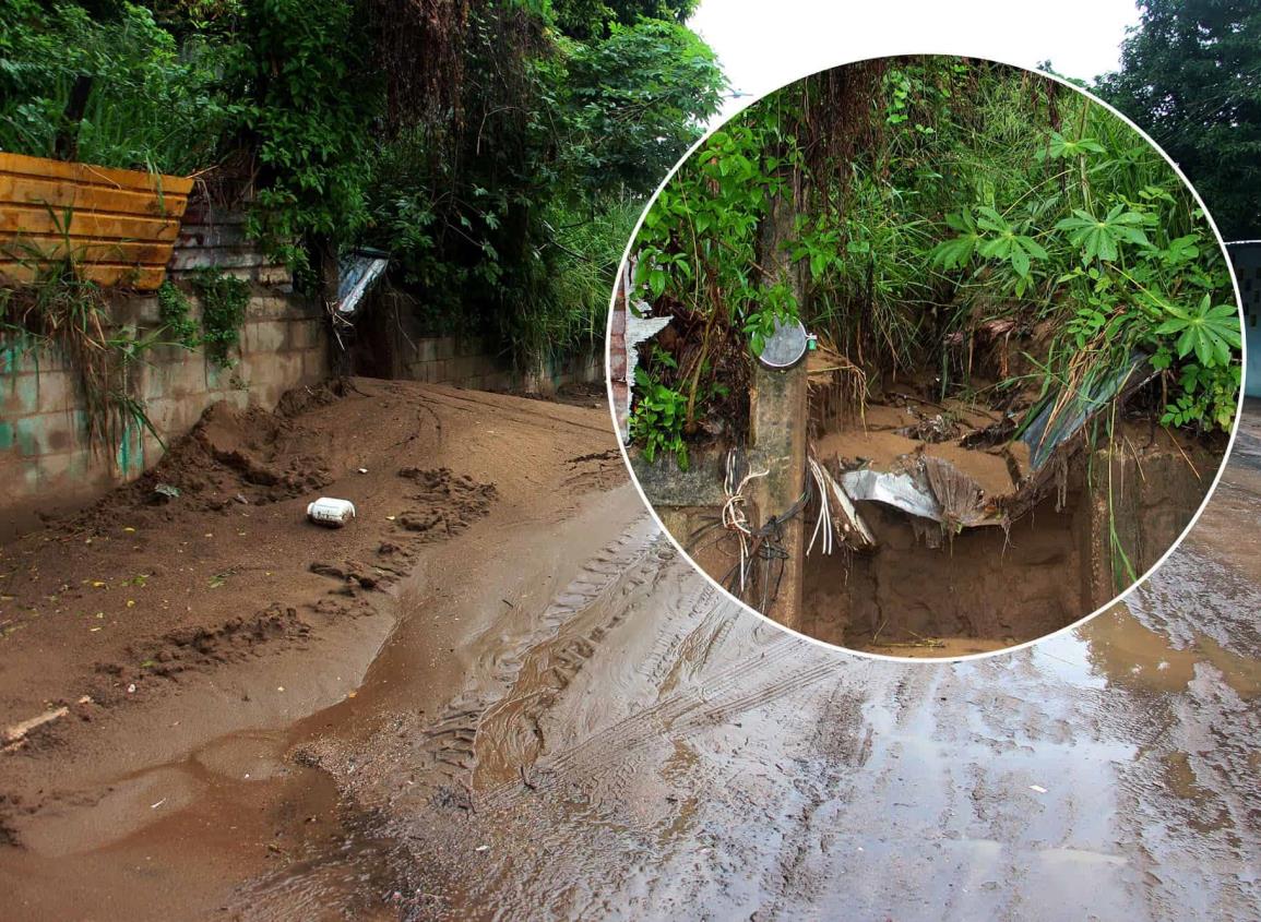 Vecinos temen quedar sepultados; lluvias reblandecen laderas de Coatzacoalcos 