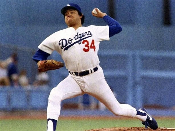 ¿Qué pasa con Fernando Valenzuela, hospitalizado en Los Ángeles?