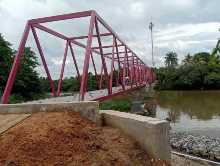 Cerca de concluirse puente peatonal en zona rural de Minatitlán