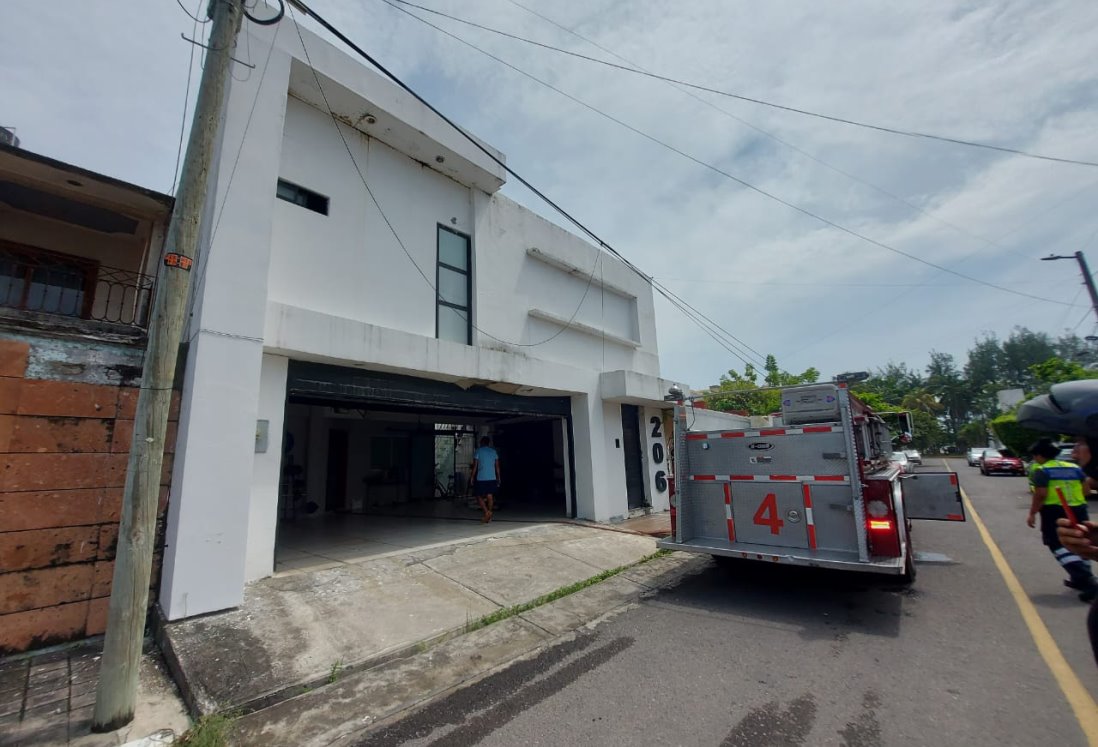 Incendio en vivienda de Fraccionamiento Floresta moviliza a bomberos en Veracruz