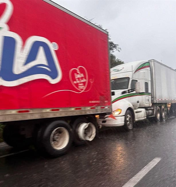 Intensa carambola bajo la lluvia en la Autopista Orizaba-Puebla