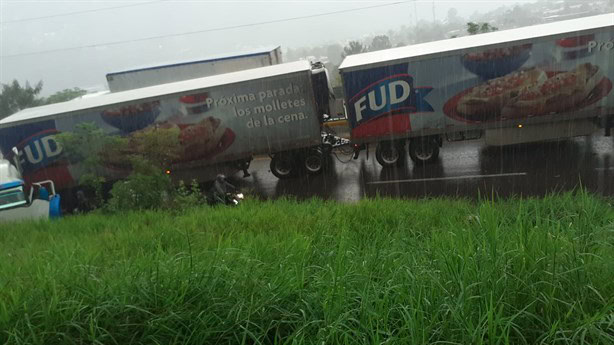 Intensa carambola bajo la lluvia en la Autopista Orizaba-Puebla