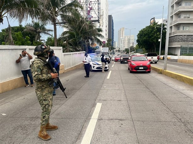 Mujer sufre fuerte accidente en moto sobre el bulevar de Boca del Río