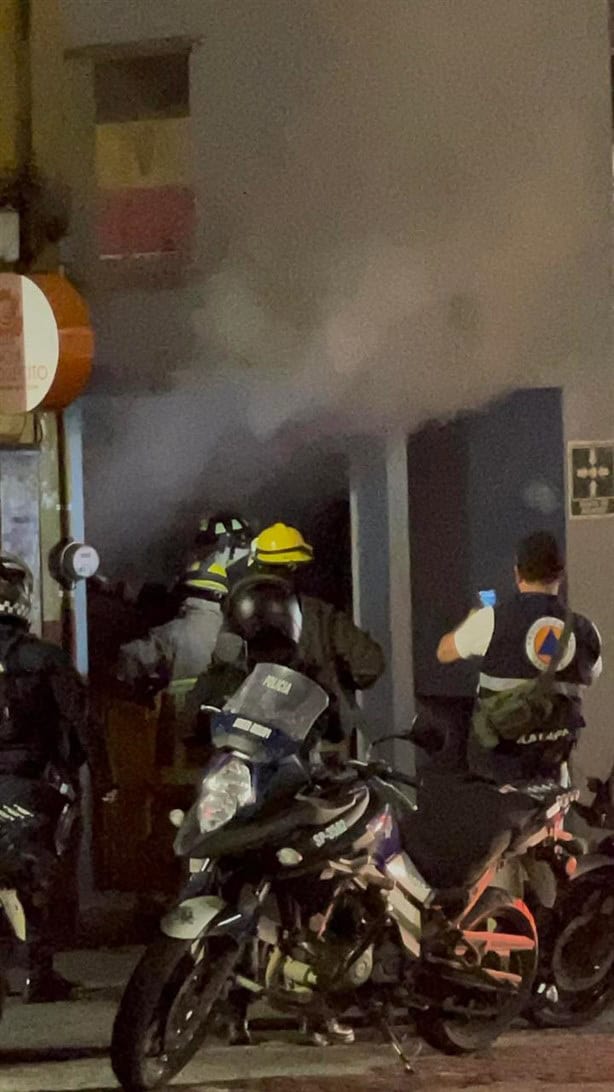 Incendio en local de papas fritas alarma el centro de Xalapa