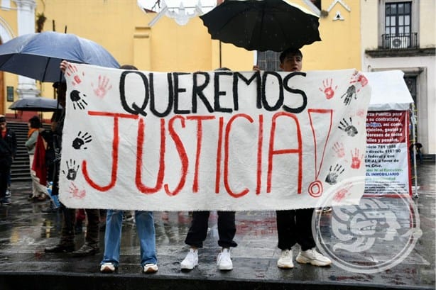 ¡2 de octubre no se olvida!: Marchan estudiantes en Xalapa