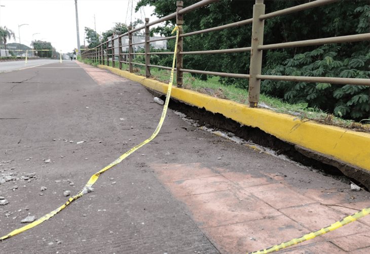 Reportan socavón en el Boulevard Tratados de Córdoba