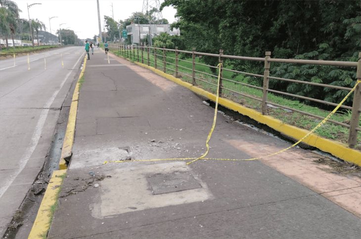 Reportan socavón en el Boulevard Tratados de Córdoba