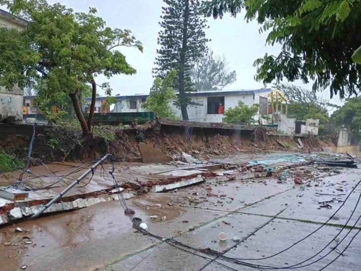 Aguacero en Coatzacoalcos deja grandes afectaciones; desde inundaciones hasta bardas caídas |VIDEO