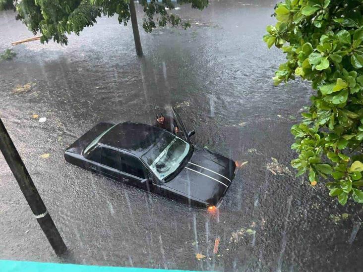 Aguacero en Coatzacoalcos deja grandes afectaciones; desde inundaciones hasta bardas caídas |VIDEO