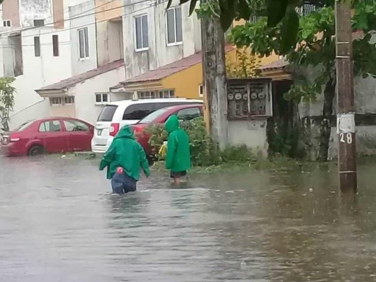 Aguacero en Coatzacoalcos deja grandes afectaciones; desde inundaciones hasta bardas caídas |VIDEO