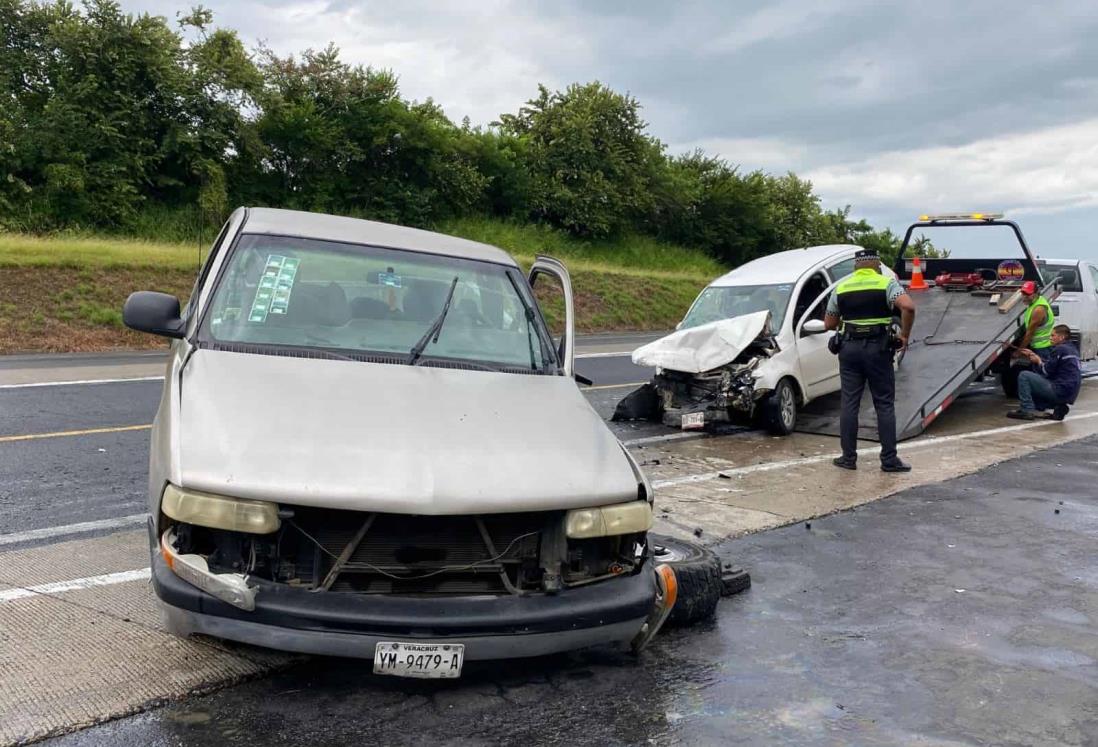 Fuerte accidente en Tihuatlán deja cuatro personas lesionadas