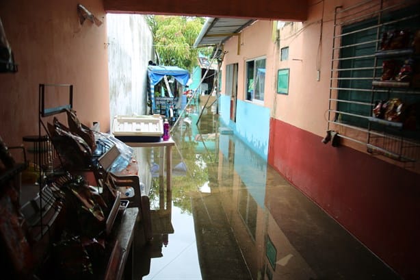 En la madrugada se inundó su casa; entre lágrimas mujer narra las afectaciones por las lluvias en Coatzacoalcos I VIDEO