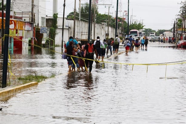 En la madrugada se inundó su casa; entre lágrimas mujer narra las afectaciones por las lluvias en Coatzacoalcos I VIDEO