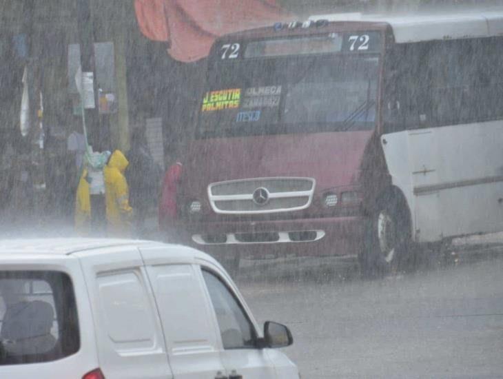 Lluvias en Coatzacoalcos: suspenden algunas rutas de camiones urbanos por calles inundadas I VIDEO