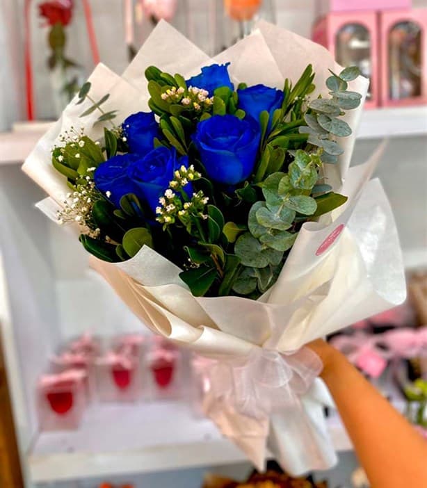 Día del novio 2024: ¿Qué significa regalar flores azules a los hombres hoy 3 de octubre? 