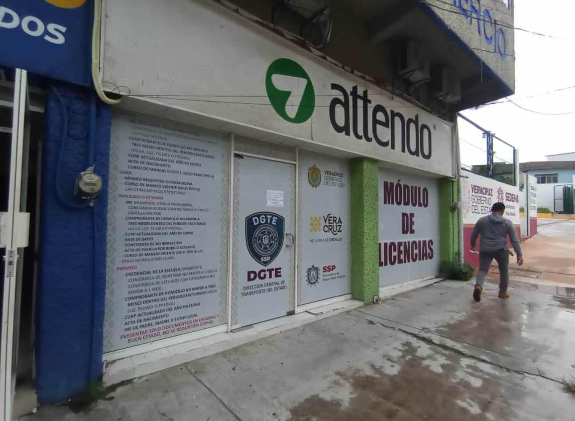 Entre reclamos e inconformidad se llevó la jornada de hoy en módulo de licencias de Minatitlán