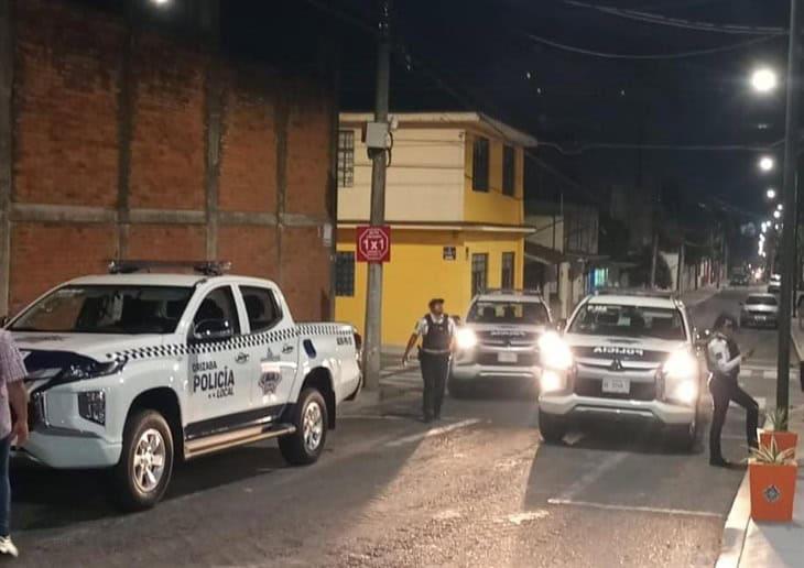 Se registra choque en Orizaba: moto y taxi se dan encontronazo