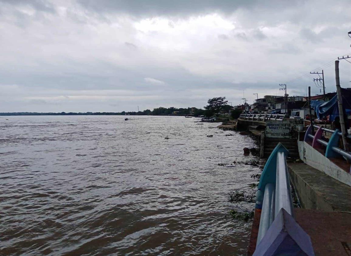 Autoridades mantienen vigilancia por aumento en nivel del río Coatzacoalcos