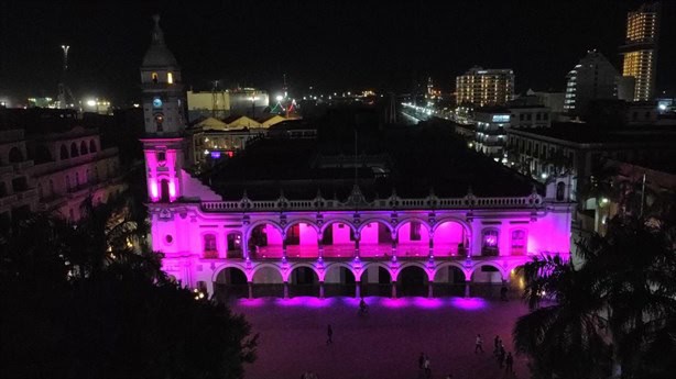 Paty Lobeira ilumina el palacio municipal en rosa para concientizar sobre el cáncer de mama