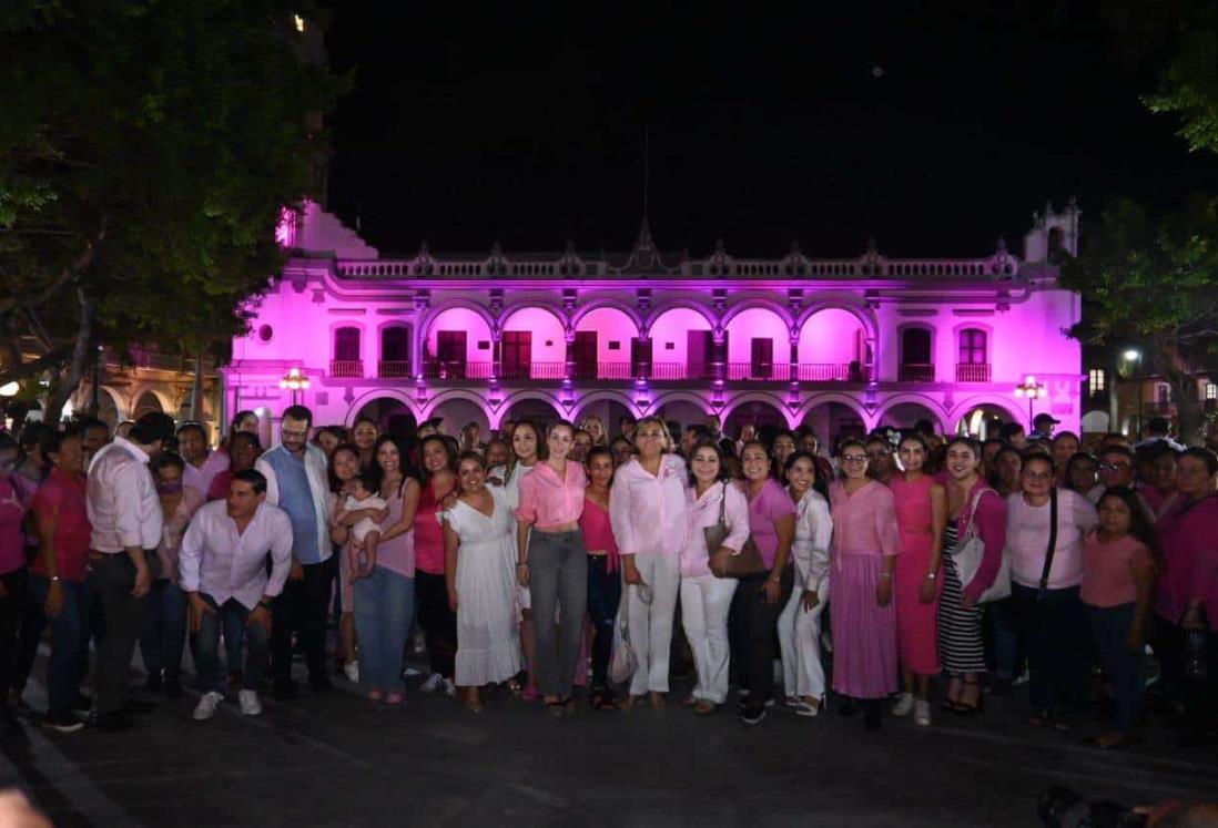 Paty Lobeira ilumina el palacio municipal en rosa para concientizar sobre el cáncer de mama