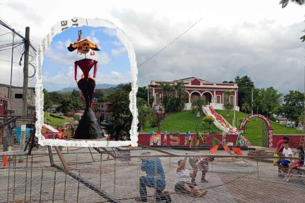 Inician los trabajos para colocar la Catrina Monumental en Misantla