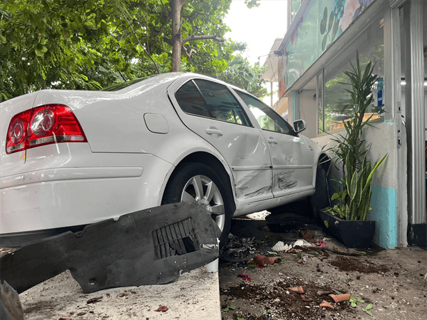 Aparatoso accidente en Fraccionamiento Reforma deja una mujer hospitalizada en Veracruz