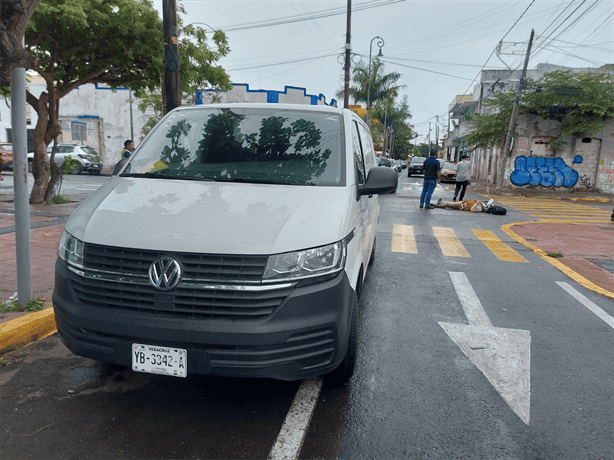 Motociclista choca contra camioneta en el Barrio de La Huaca, Veracruz