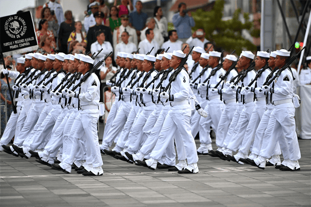 Claudia Sheinbaum preside en Veracruz la conmemoración de la creación de la Armada de México | VIDEO