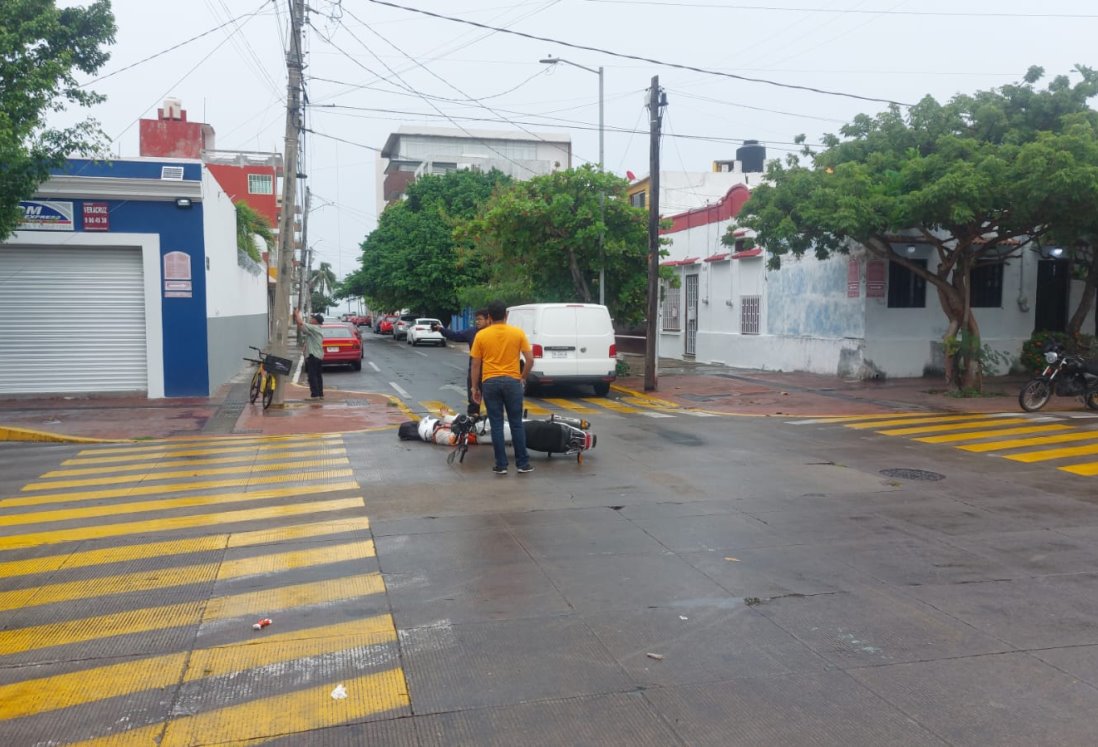 Motociclista choca contra camioneta en el Barrio de La Huaca, Veracruz