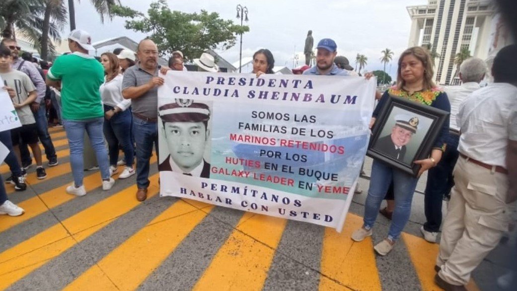 Familiares de marinos retenidos en Yemen piden ayuda a Claudia Sheinbaum