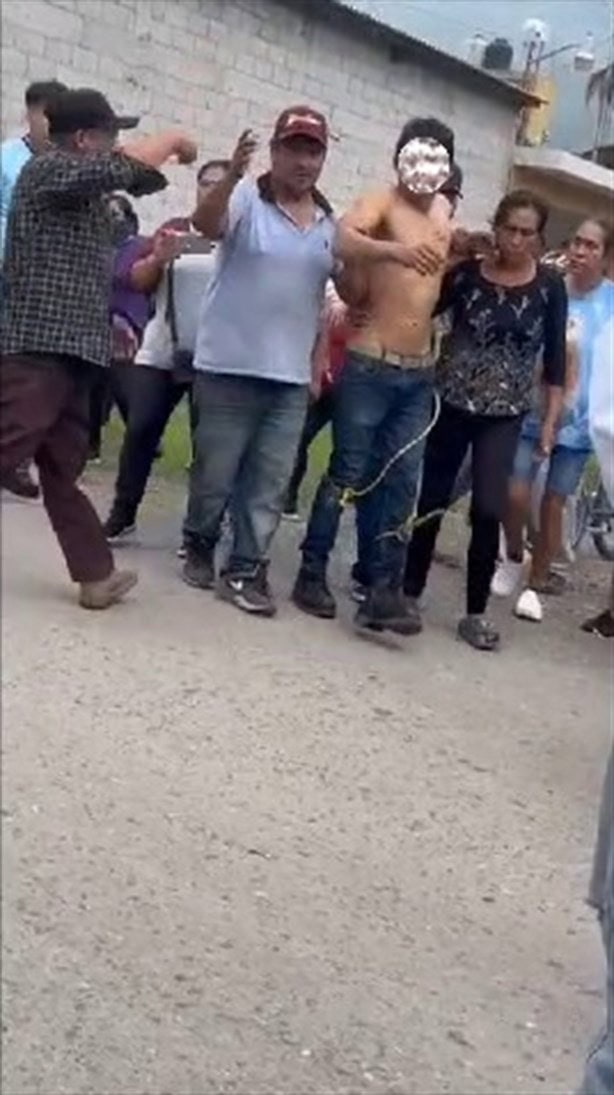 Habitantes retienen a presunto ladrón en Nogales; amagan con lincharlo