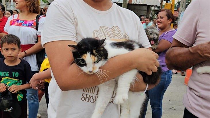 Realizan bendición de mascotas en Tihuatlán, como parte de fiestas de San Francisco de Asís