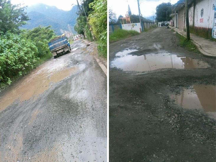 ¿A alguien le importa? Pasan gobiernos y esta calle de Huiloapan sigue sin ser reparada