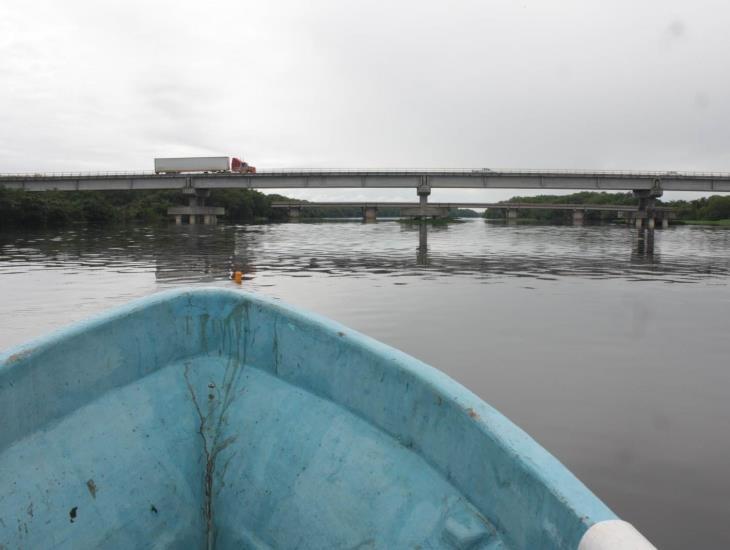 Desaparece menor tras caer en el río Tonalá mientras pescaba